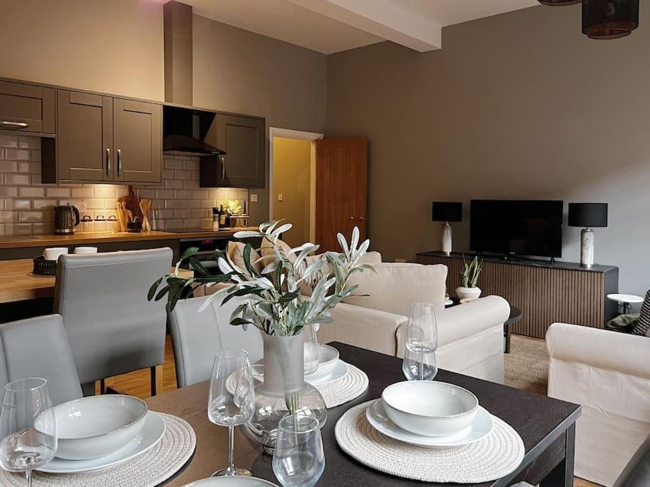 Modern Ground Floor Apartment ทอดมอร์เดน ภายนอก รูปภาพ